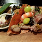 津の守坂 小柴 - 八寸（柿の白和え・栗の白扇揚げ・河内鴨炭焼き・銀杏の素揚げ・おおまさり塩蒸し・車海老の芝煮・いか赤造り・黒胡瓜）