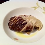 トラットリア コルポ デラ ストレーガ - ショートパスタ紫レタス包み