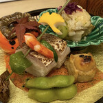 たん熊北店 本店 - ▶︎珍味(前菜)
                                @菊菜菊花浸し　@焼茄子帆立ジュレ @枝豆
                                @酢秋刀魚小袖寿司　＠玉子松風
                                @いちょうあんぺい/ 海老/ しし唐/ 床節 
                                