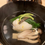 たん熊北店 本店 - 
                                ▶︎吸い物
                                @海老菊花真丈/ 三度豆/  水前寺海苔/ 柚子　