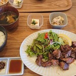 鉄板肉食堂 日々 - 