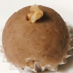 森のおはぎ - クルミ（180円）