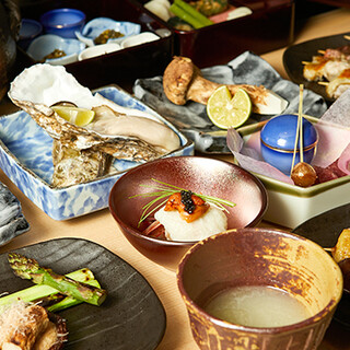 季節の味覚を堪能するコース料理。〆には土鍋ご飯も愉しめます。