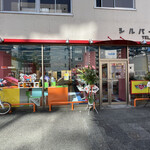 POP ART GALLERY & CAFE - 外観