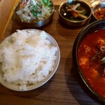 韓国料理こっこぶー - ﾕｯｹｼﾞｬﾝ定食の左側