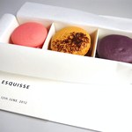 エスキス - 中はﾏｶﾛﾝでした★