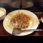 Okonomiyaki Jugemu - ご飯とお好み焼きとお味噌汁です