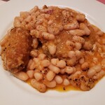 ディーバ - 主菜　鴨肉のコンフィ&ソーセージ　白インゲン豆の煮込