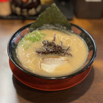 豚骨ラーメン 有頂天 - 豚骨醤油ラーメン 700円