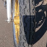 ラーメン 厚木家 - タイヤは 旧車定番のTT100GP♪