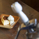 スペインバル アクスリー - 自家製バスクチーズケーキ～サワークリームエスプーマ～