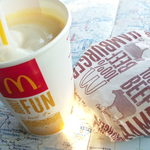 Makudonarudo - マックシェイクバナナＳ100円 ハンバーガーは無料券使用で0円