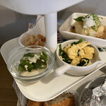 こびとカフェ - 中段
      ニラと卵炒め
      オクラ
      揚げ出し豆腐
      切り干し大根