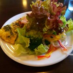 ピッツェリア ゼータ ドゥエ - サラダの反対側には色々なお野菜もあるよ