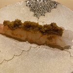 鮨 なんば - 牡丹海老・ミソと焼いた殻を刻んでトッピング
