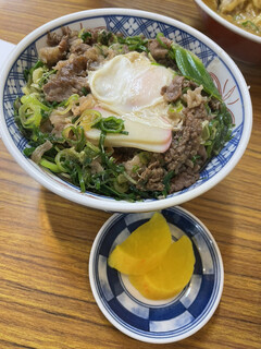 京一 - 肉玉丼　880円！　お新香付！