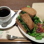 上島珈琲店 - 燻製ベーコンのクラブハウスサンド＆ホットコーヒー