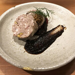エーストア - お肉のパテ黒にんにくソース（480円）