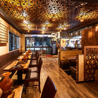 A space full of exotic atmosphere that makes you feel like you have wandered into the city of Kathmandu.