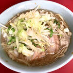 ラーメン二郎 - 『小ラーメン』(麺半分・ヤサイ少なめ、ニンニク)