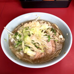 ラーメン二郎 - 『小ラーメン』(麺半分・ヤサイ少なめ、ニンニク)