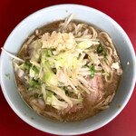 ラーメン二郎 - 『小ラーメン』(麺半分・ヤサイ少なめ、ニンニク)