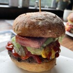 CAFE 日升庵 - 燻製ベーコンバーガー