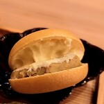 馬車道 大かわ - 最中は2色の餡子