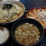 五味八珍 - 浜松餃子と濃厚つけ麺のセット　１０８９円