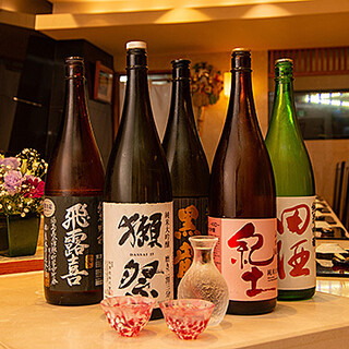 Carefully selected sake that goes well with food, including rare brands