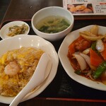 香港屋台 九龍 - 五目炒飯と酢豚のセット
