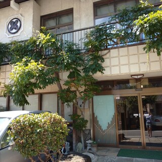 Seasonal Kaiseki and Sashimi Platter Courses: A Variety of Banquet Plans