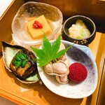 160916787 - ⚪︎前菜4種
                      南京豆腐
                      ホタテの
                      生落花生
                      秋刀魚の有馬煮