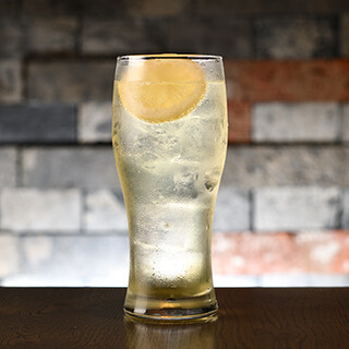 ソムリエが厳撰した様々なお酒が愉しめる！