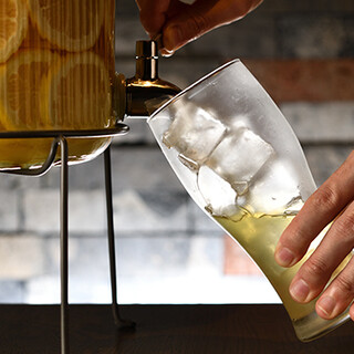 ソムリエが厳撰した様々なお酒が愉しめる！