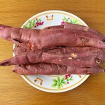 Kuradashi Yakiimo Kaitsuka - 紅小芋（1kg）…税込1000円（注意；何本か食べてしまった後の状態です）