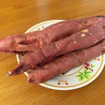 蔵出し焼き芋かいつか - 紅小芋（1kg）…税込1000円（注意；何本か食べてしまった後の状態です）