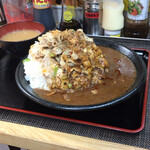 爆肉丼の店 七色 - 【爆肉カレー】（800円税込）【米肉増し】（300円税込）