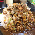 爆肉丼の店 七色 - アップにするとより破壊力が…。