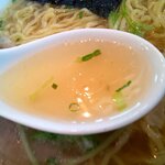 澄み切った清らかなスープ