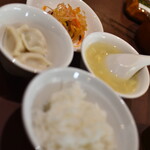 陳家私菜 - ランチ共通の『ライス、スープ、水餃子、中華サラダ』２０２１年１０月