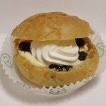 マルシュ ケーキハウス - ラムレーズンのシュークリーム（260円）