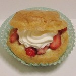 マルシュ ケーキハウス - いちごのシュークリーム（290円）