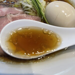 宍道湖しじみ中華蕎麦 琥珀 - 【2021.9.21】醤油のスープ。