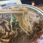 ドライブイン一幸舎 - 麺は平打ち中太縮れ麺