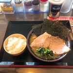 青森大勝軒 - 家系ラーメンチャーシュー（無料ライス）