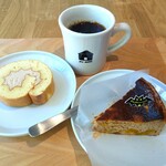 My Home Coffee, Bakes, Beer - ■マロンクリームロールケーキ
      ■スパイスパンプキンチーズケーキ
      ■コーヒー