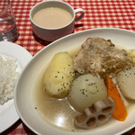 AIDA - 日替りランチ　チキンと野菜の煮込み　¥850
