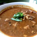 スプーンソング - チキンコランブ。ブラックペッパーが効いている南印カレーです。