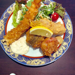 和さび - 大海老フライ　上から左回りに　真菰だけの肉巻き　帆立のベーコン巻き　鱈の親子巻き